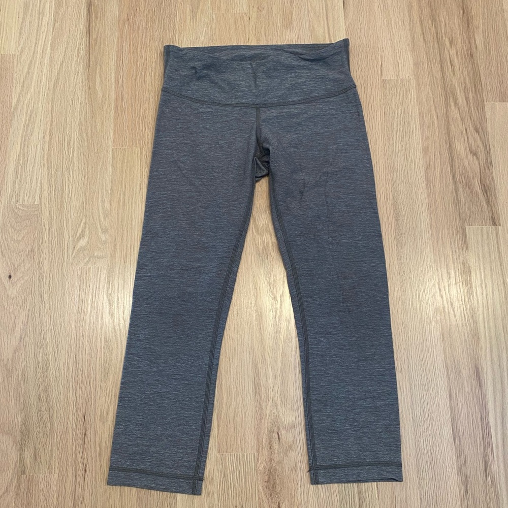 Gray lululemon cropped leggings